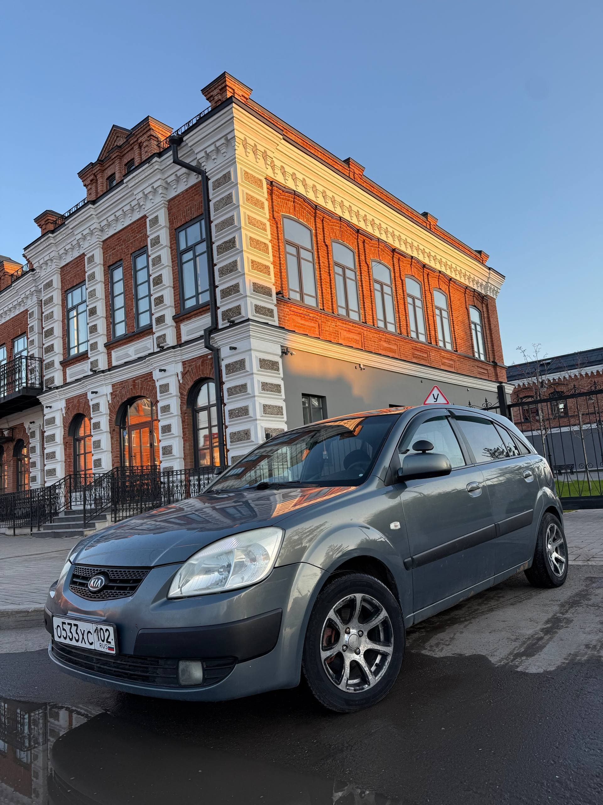 Kia Rio (Серая)